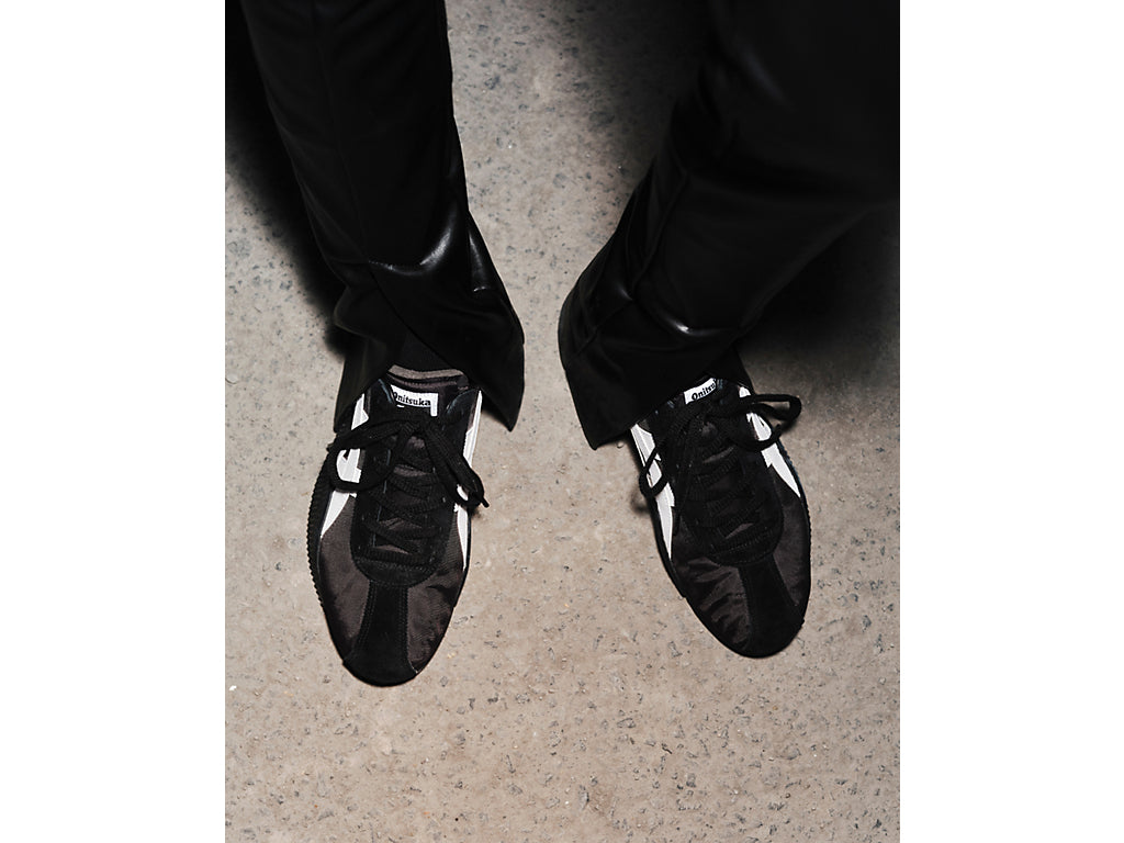 Onitsuka Tiger Acromount Sneakers - Black / White